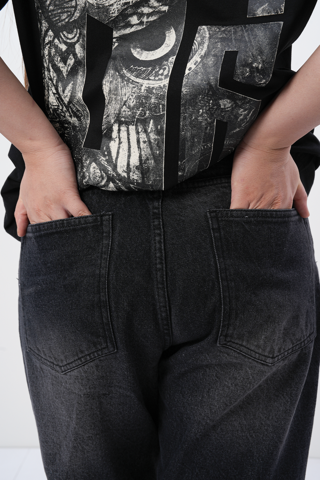 BLACK JEANS